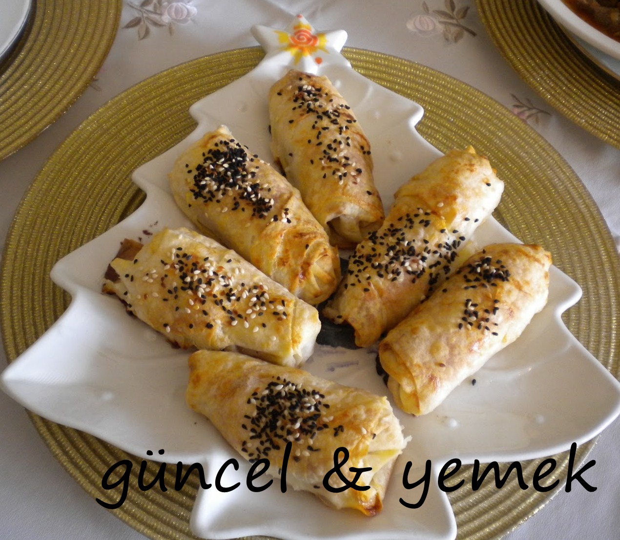 KÖŞEM SOSİSLİ PAÇANGA BÖREĞİ