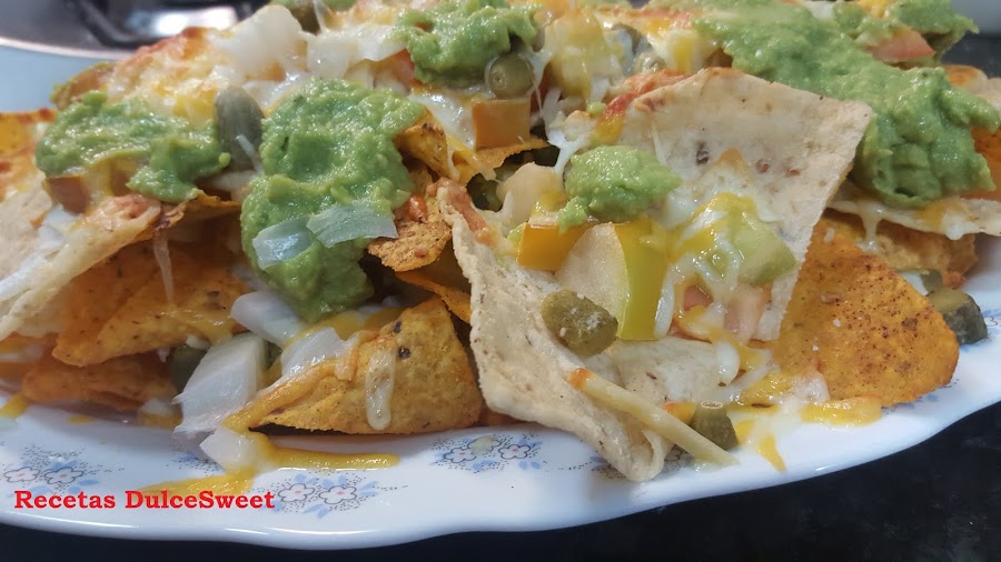 Receta nachos con queso y guacamole