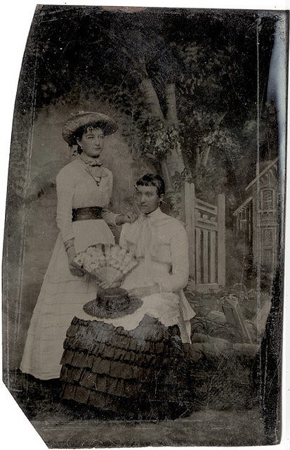 Old Portraits With Background Smackdown ~ Vintage Everyday