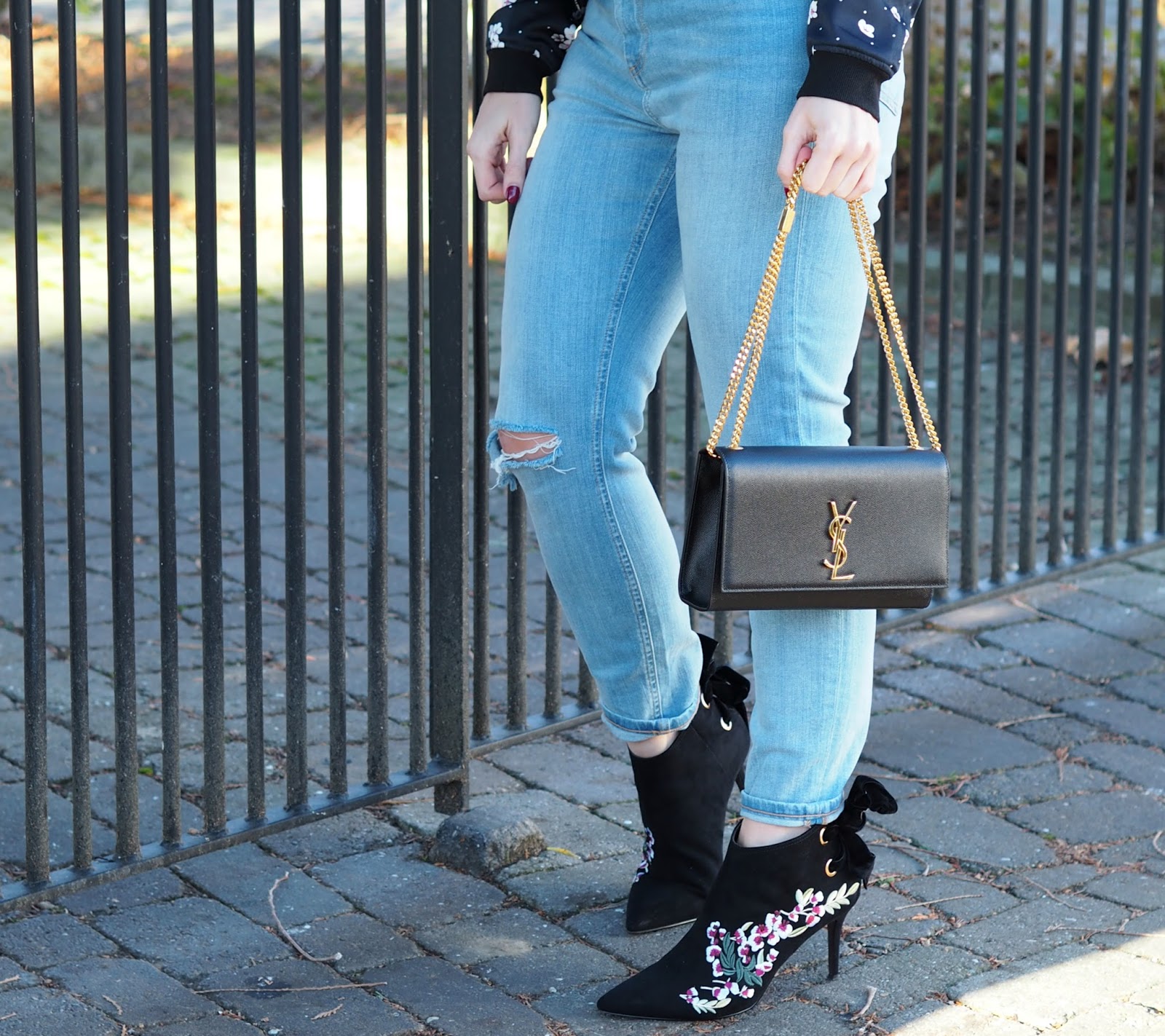 WHAT FITS INSIDE & 4 OUTFIT STYLING IDEAS - SAINT LAURENT KATE BAG 