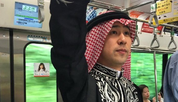 Terpesona Dengan Budaya Arab Saudi, Pelajar Jepang Ini Gunakan Pakaian Khas Arab Setiap Waktu