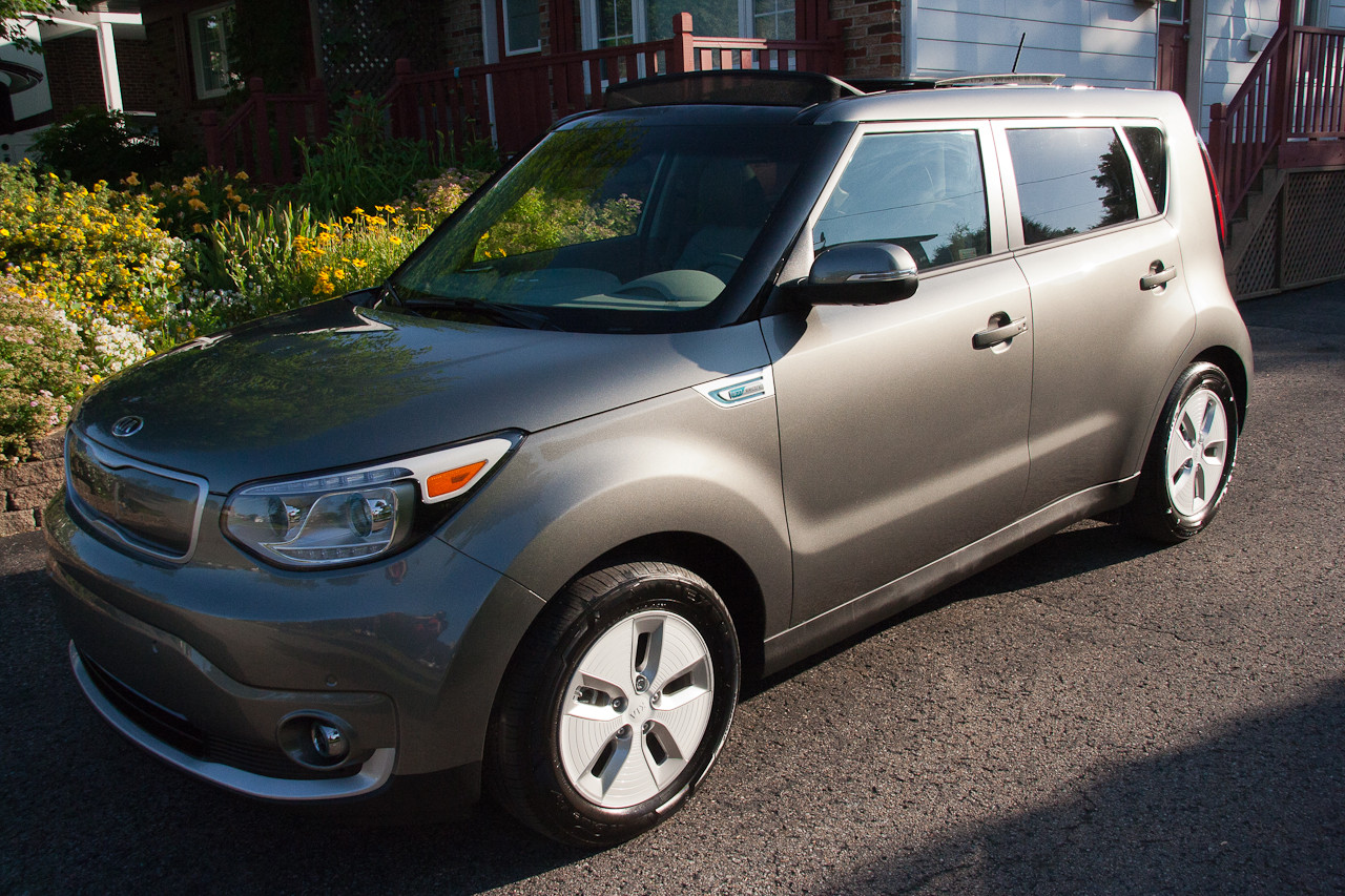 THA KIA SOUL BLOG: 2016 KIA SOUL EV LUXURY SUNROOF TRIM FROM QUEBEC