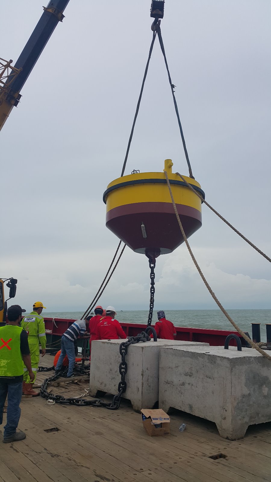 PT Pelindo III Tegal Pasang Mooring Buoy ranahpesisir