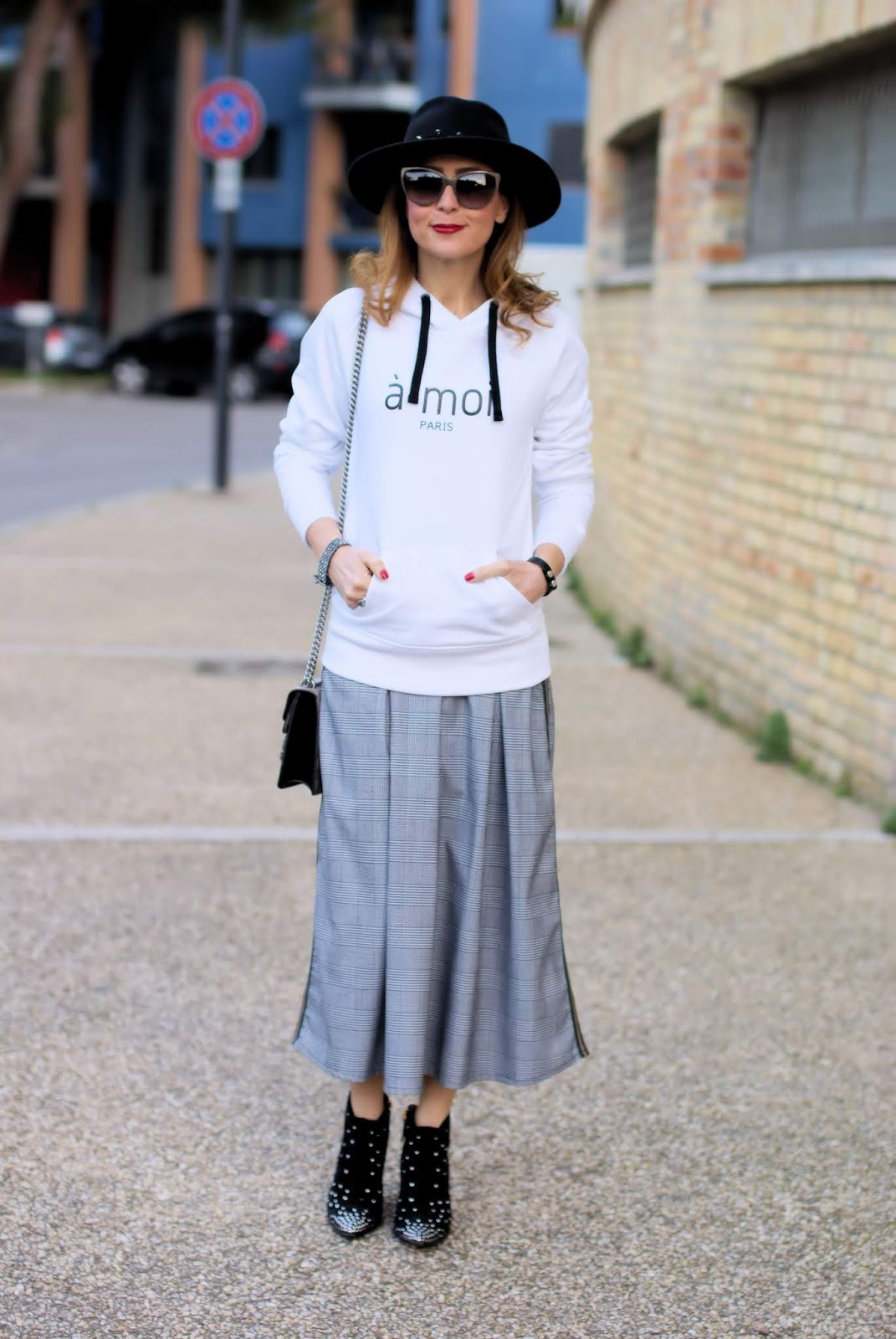 A Moi Paris: my easy daytime look with a white hoodie | Fashion and ...