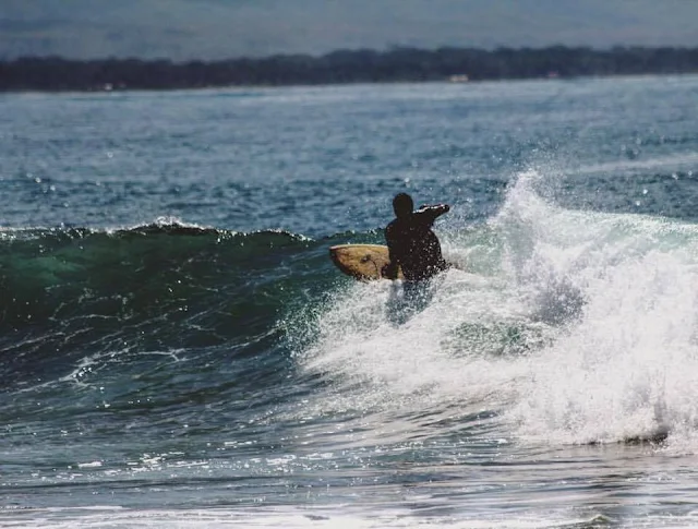 kompetisi olahraga surfing