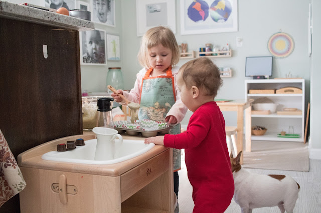 Montessori in the kitchen from 12 to 18 months and the role of exploration and observation