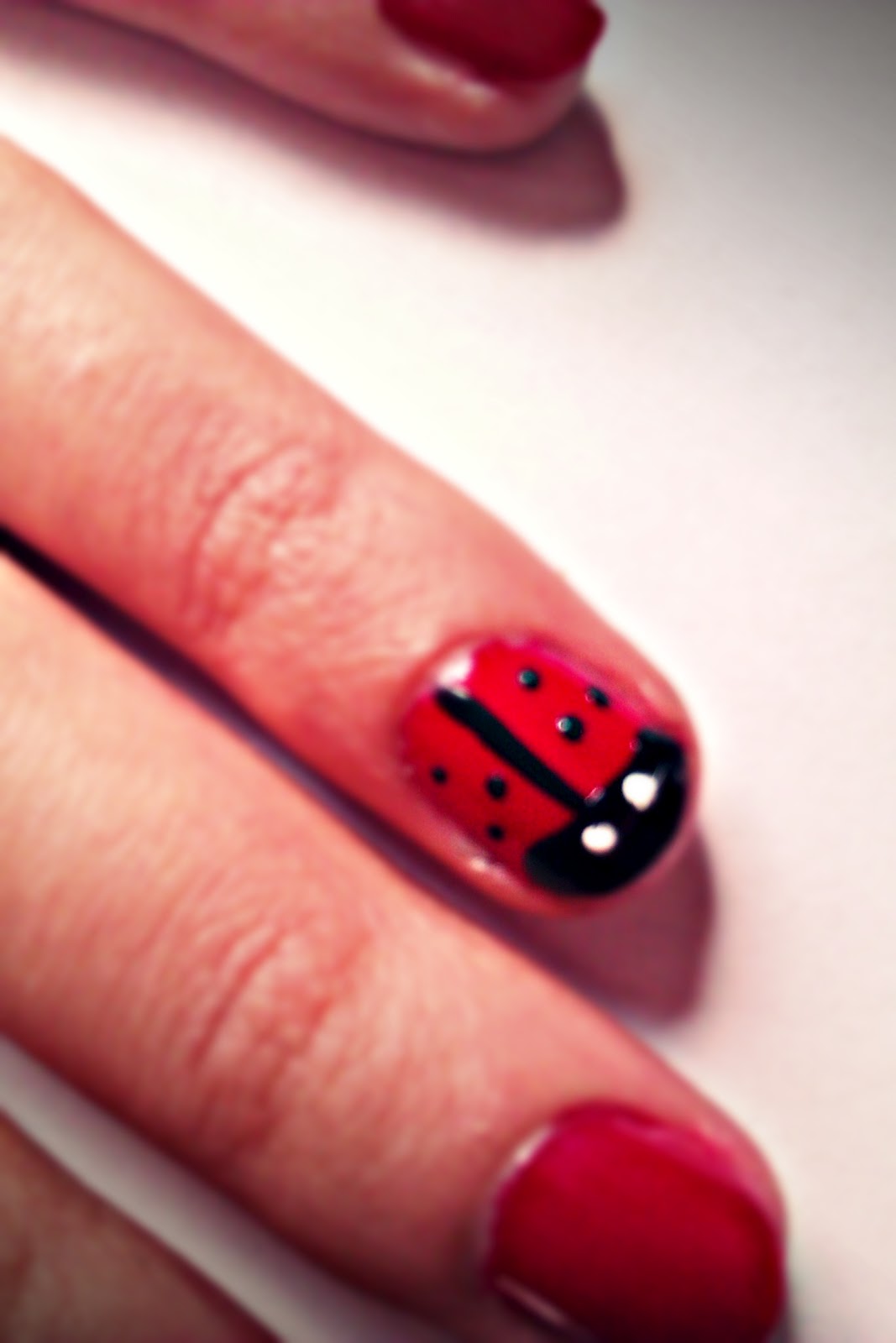 Como Hacer Puntitos En Las Uñas Mi ordenado desastre: Uñas decoradas con mariquitas.