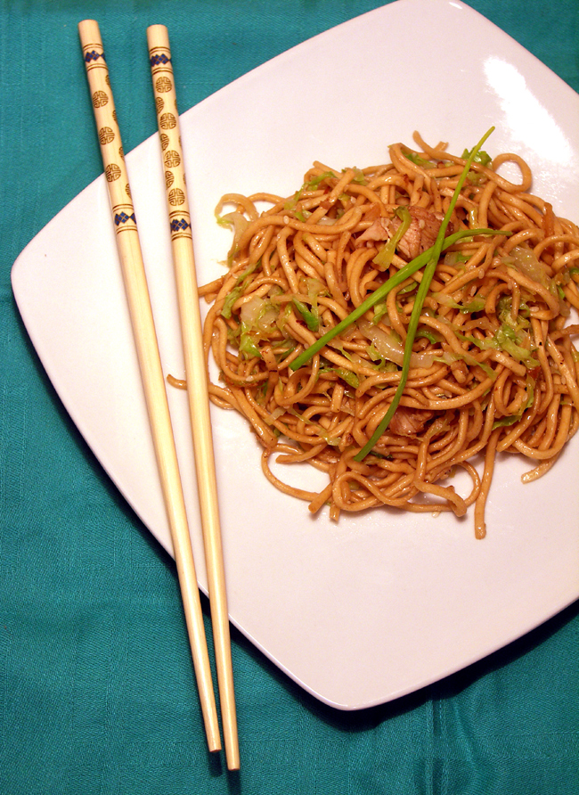 Noodles z kurczakiem i kapustą Every Cake You Bake