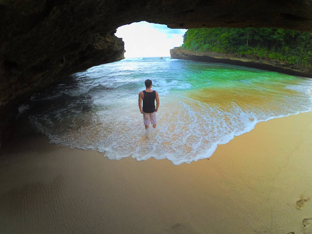 Pantai Ngledakan Ciut yang dekat dengan Pantai Ngliyep