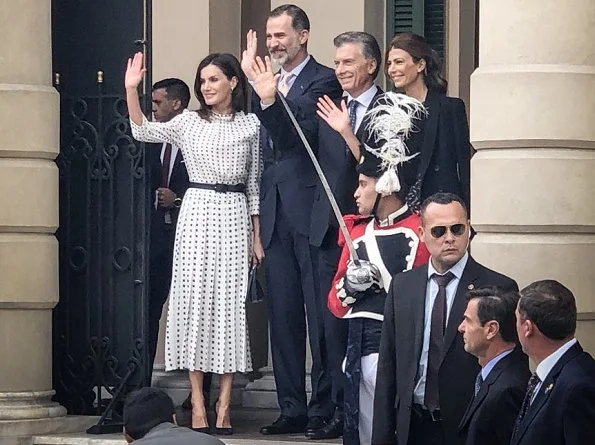 Queen Letizia wore a print dress by Massimo Dutti. First Lady Juliana Awada