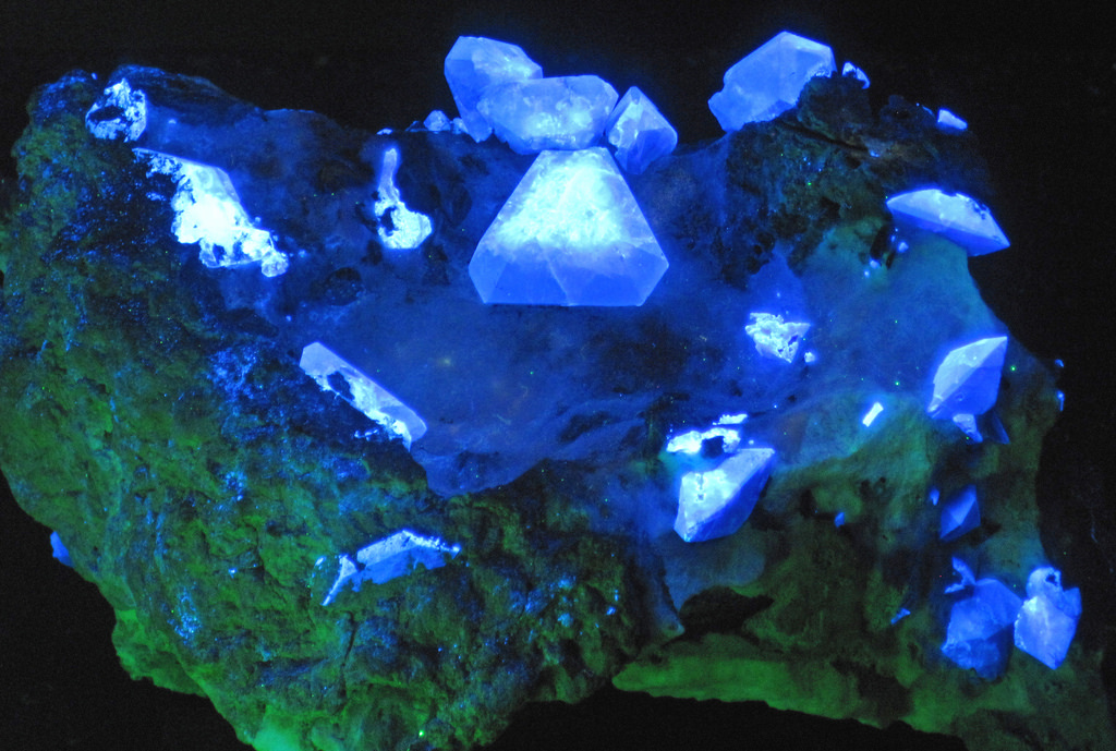 Benitoite Gemstone Learning Geology