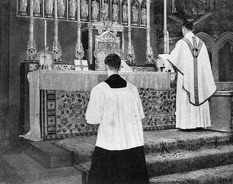 TradCatKnight Looking For a Traditional Catholic Priest
