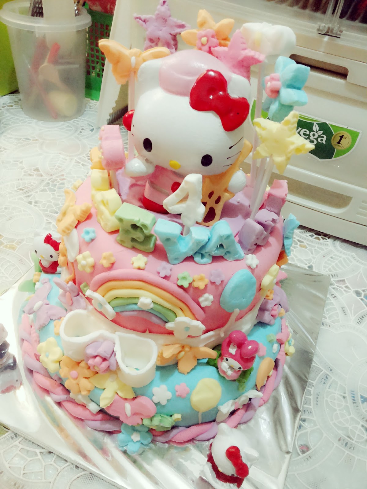 SAGITARIUS CAKE SHOP: KUE ULANG TAHUN HELLO KITTY 2 TINGKAT