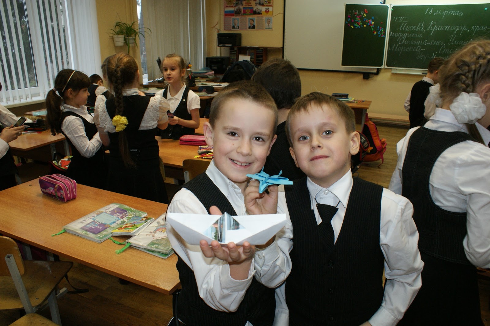 школа действия. памятка по сохранности школьных учебников. книги для детей. действия учащихся при пожарной эвакуации в школе. место действия школа.