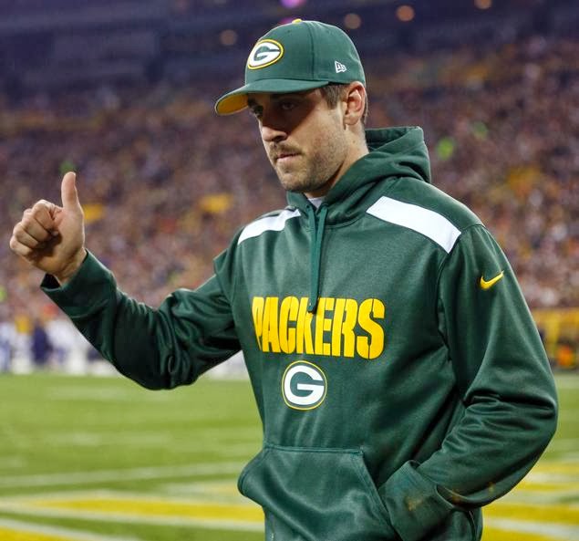 the news in Aaron Rodgers leaves 'MNF' with a shoulder injury.