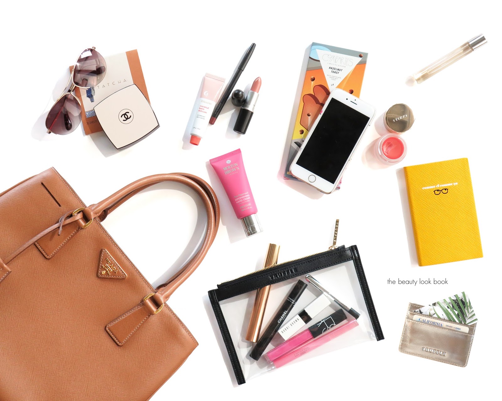 What's in my bag atm 💌 #whatsinmybag #whatsinmypurse #essentials #han... |  TikTok