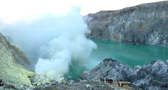 Gas Beracun Mereda, Wisata Gunung Ijen Kembali Dibuka