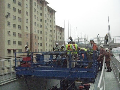 Pekerja Maut Tersepit Di Projek Landasan LRT ~ DUNIA ITU