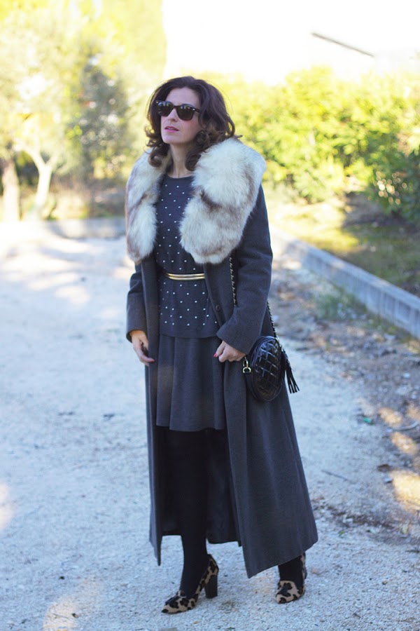 Cuello de pelo y abrigo largo