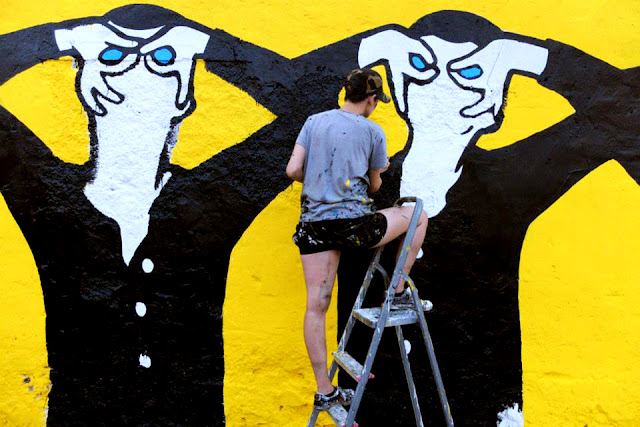 Street Artist MP5 At Work In Terracina