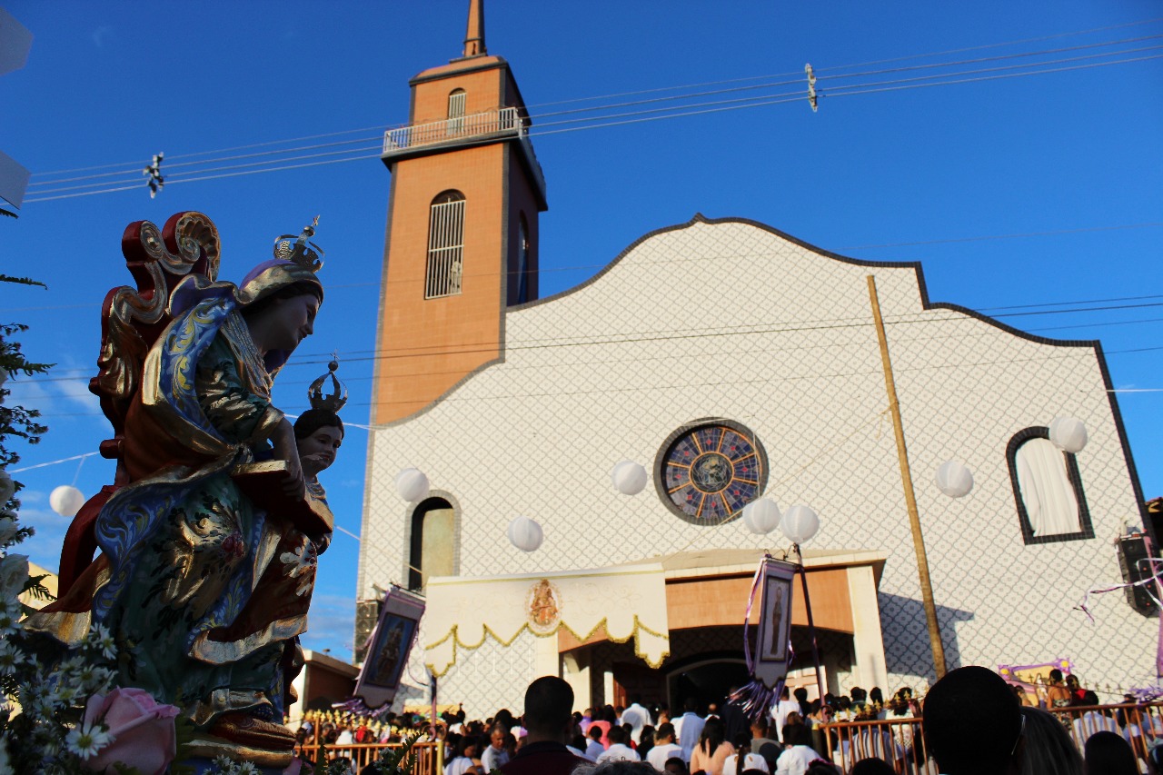 Católicos homenageiam Senhora Santana, padroeira de Serrinha PORTAL FERRAZ E O POVO Católicos homenageiam Senhora Santana, padroeira de Serrinha PORTAL FERRAZ E O POVO