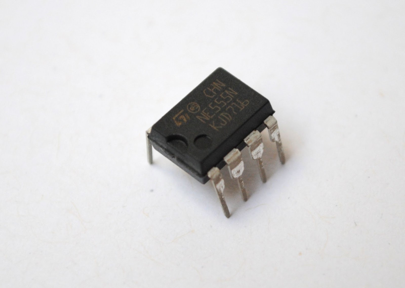Introduction to 555 Timer - ElectroBuddy