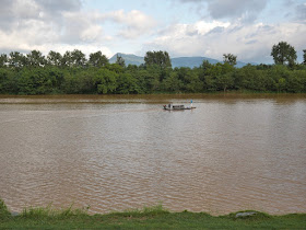 small boat on the Zhang River (章江) in Ganzhou
