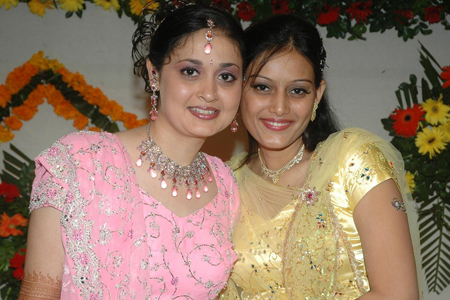 Desi College Girls kissing Photos | Mallu Joy