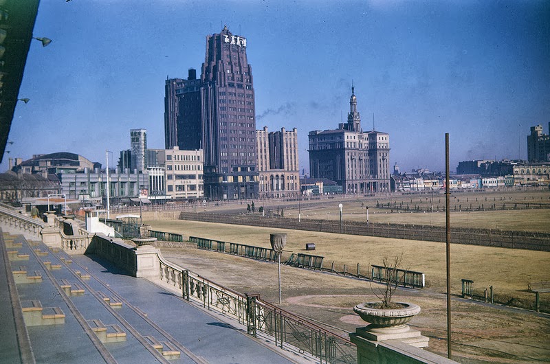 Beautiful Color Photos That Capture Daily Life in Shanghai