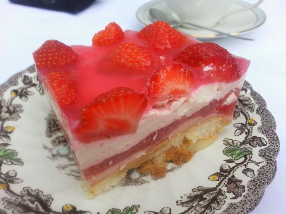 Lecker und kalorienarm kochen: Erdbeertorte Tiramisu Lecker und kalorienarm kochen: Erdbeertorte Tiramisu