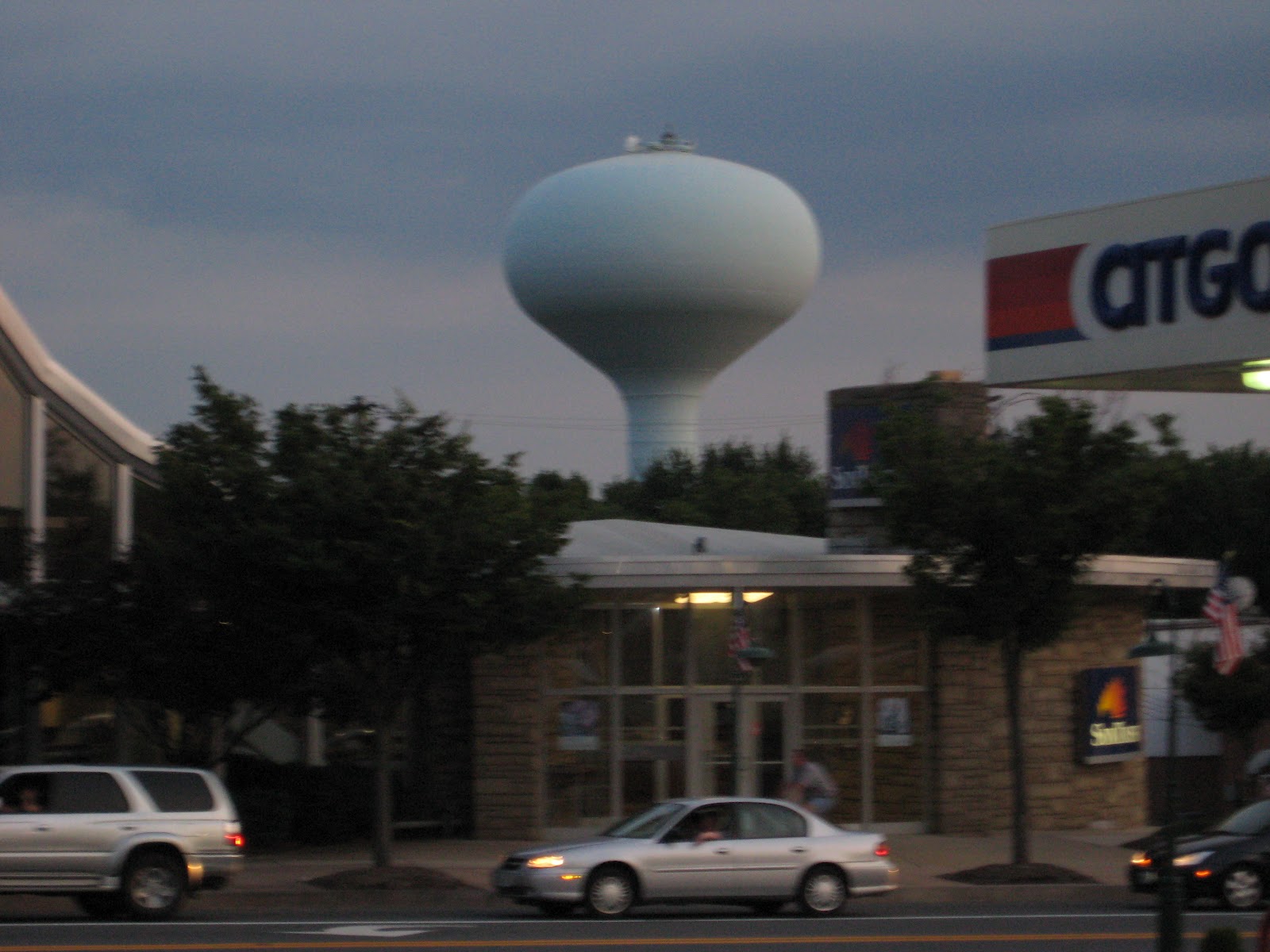Robert Dyer Bethesda Row "BIG BULLY" GAITHERSBURG MUSCLES IN ON