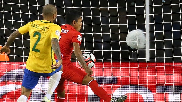 Peru vence com gol irregular e Brasil se despede da Copa América