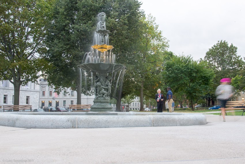 Portland, Maine USA October 2017 photo by Corey Templeton. Some photos of the recently refurbished fountain in Portland's Lincoln Park