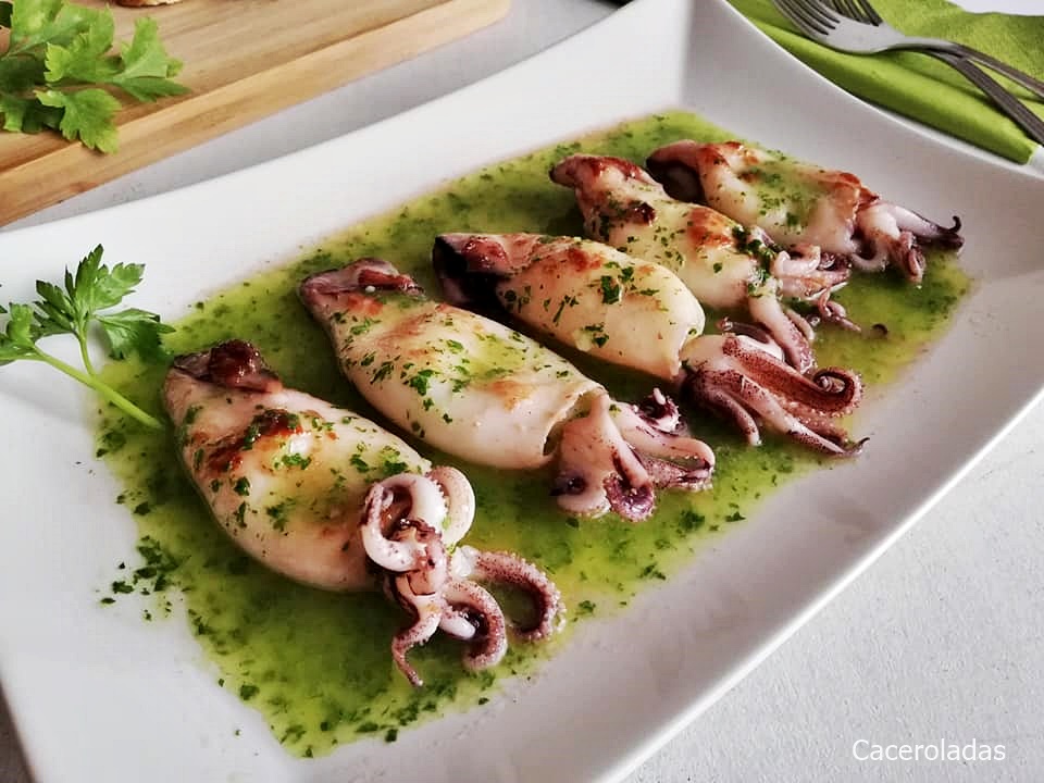 Chipirones a la plancha con salsa