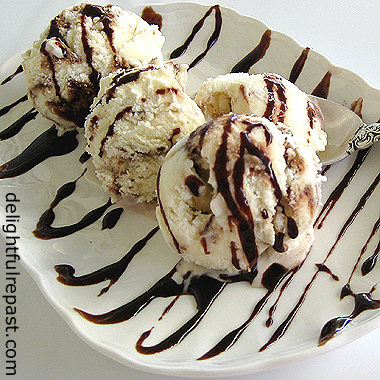 Fudge Ripple Ice Cream - A Simple No-Cook Ice Cream for Summer / www.delightfulrepast.com