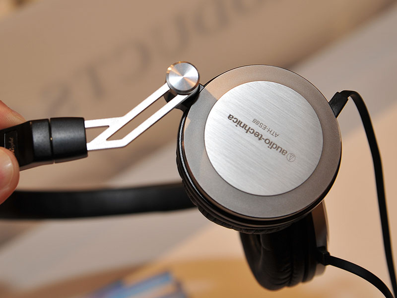 AudioTechnica ATHES88 EarSuit Headphones Specifications and Pictures