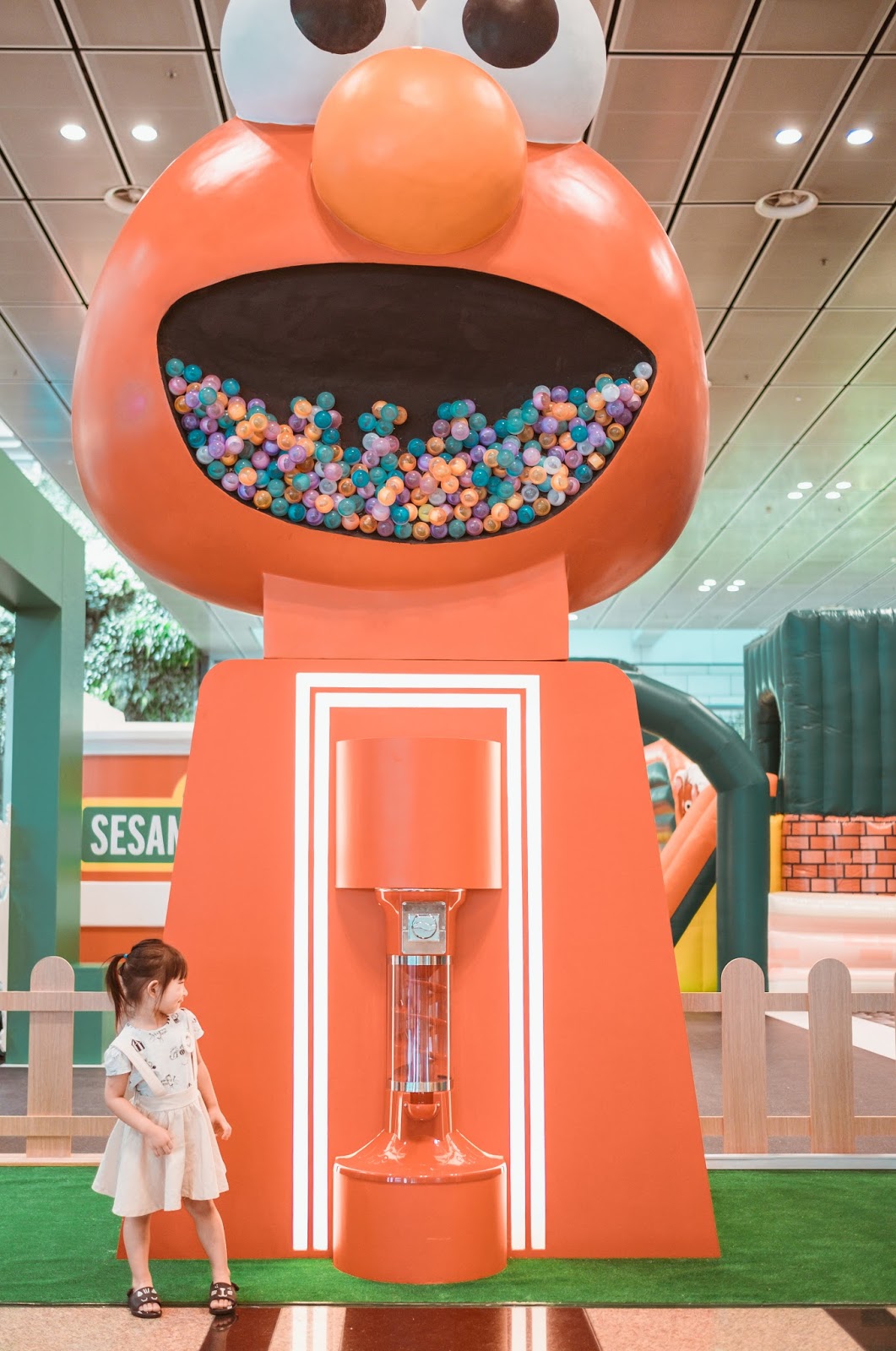 Sesame Street Giant Inflatables at Changi Airport Travel, Photography