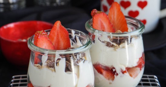 KochzereMoni: YES! Vanille-Erdbeeren, Quark und Schokomüsli ...