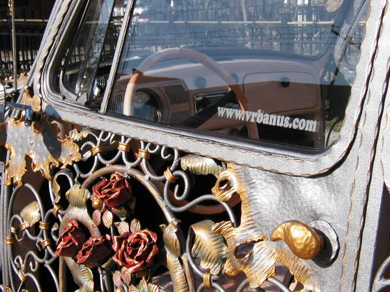 Ursula Jewelry : Car for wire work artist