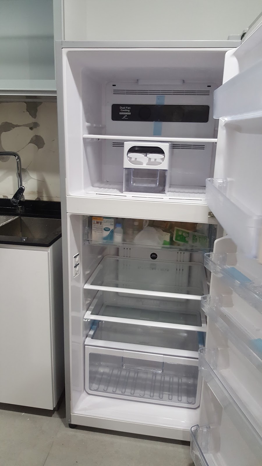 Fridge repair Refrigerator repair Singapore Hitachi Fridge Repair