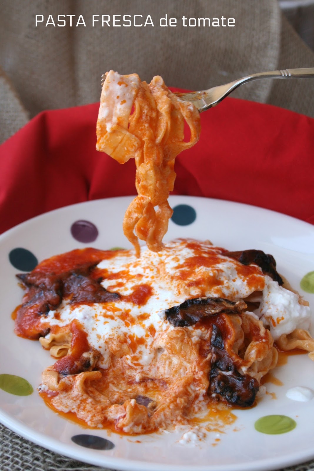 PASTA FRESCA DE TOMATE CON SALSA DE TOMATE Y BURRATA El Ágora de Ángeles