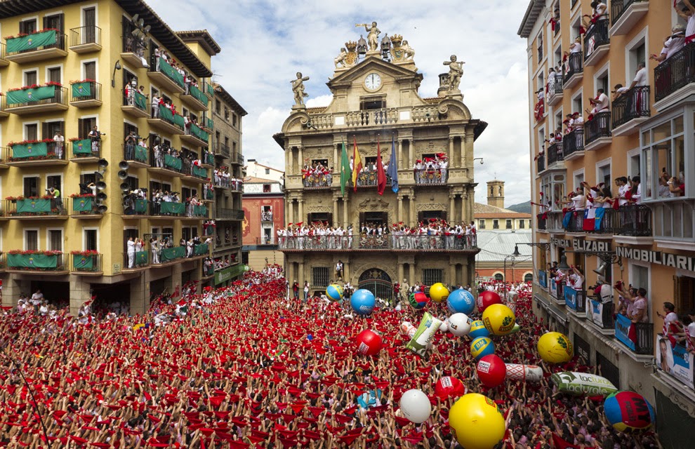 Sol and Selling: LA FIESTA DE SAN FERMÍN. PAMPLONA (DEL 6 DE JULIO AL ...