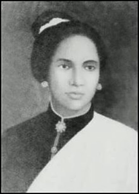 Biografi Cut Nyak Dhien    Biodata  Nama Lengkap : Cut Nyak Dhien Tempat Lahir : Lampadang, Kesultanan Aceh Tahun Lahir : 1848 Meninggal : 6 November 1908. Sumedang, Hindia Belanda Agama : Islam   Kehidupan Cut Nyak Dhien lahir pada tahun 1848 di Aceh Besar di wilayah VI Mukimm, ia terlahir dari kalangan keluarga bangsawan. Ayahnya bernama Teuku Nanta Seutia, seorang uleebalang, yang juga mempunyai keturunan dari Datuk Makhudum Sati. Datuk Makhudum Sati datang ke Aceh pada abad ke 18 ketika kesultanan Aceh diperintah oleh Sultan Jamalul Badrul Munir. Oleh sebab itu, Ayah dari Cut Nyak Dhien merupakan keturunan Minangkabau. Ibu Cut Nyak Dhien adalah putri uleebalang Lampagar.  Pada masa kecil Cut Nyak Dhien, Ia memperoleh pendidikan agama (yang dididik oleh orang tua ataupun guru agama) dan rumah tangga (memasak, melayani suami, dan yang menyangkut kehidupan sehari-hari yang dididik baik oleh orang tuanya). Banyak laki-laki yang suka pada Cut Nyak Dhien dan berusaha melamarnya. Pada usia 12 tahun, ia sudah dinikahkan oleh orang tuanya pada tahun 1862 dengan Teuku Ibrahim Lamnga, putra dari uleebalang Lamnga XIII. Namun pada tahun 1878 Teuku Ibrahim Lamnga suami dari Cut Nyak Dhien tewas karena telah gugur dalam perang melawan Belanda di Gle Tarum pada tanggal