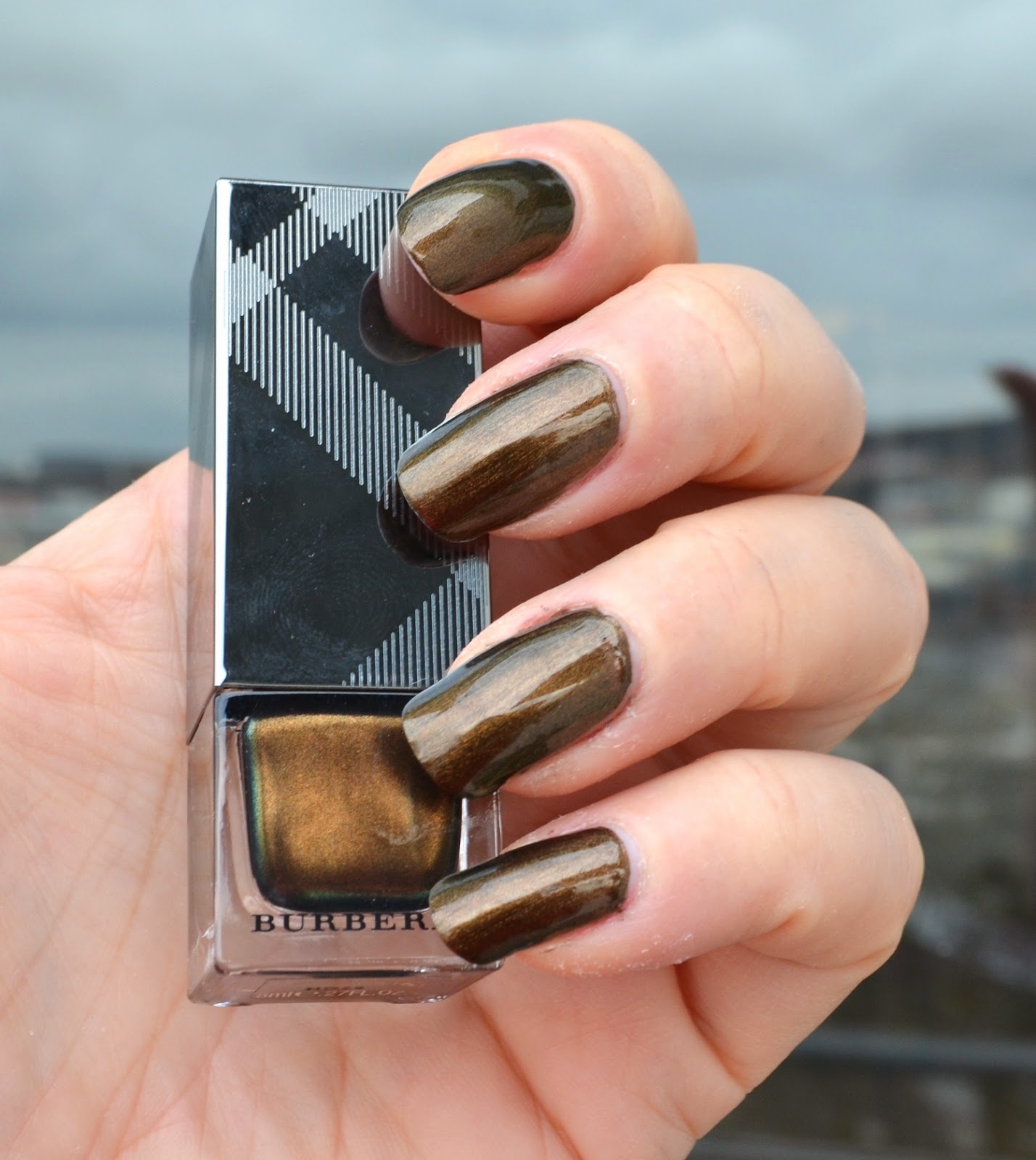 Actualizar 86+ imagen burberry metallic khaki nail polish