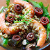 Ensalada otoñal de langostinos y anchoas con vinagreta de frutos secos