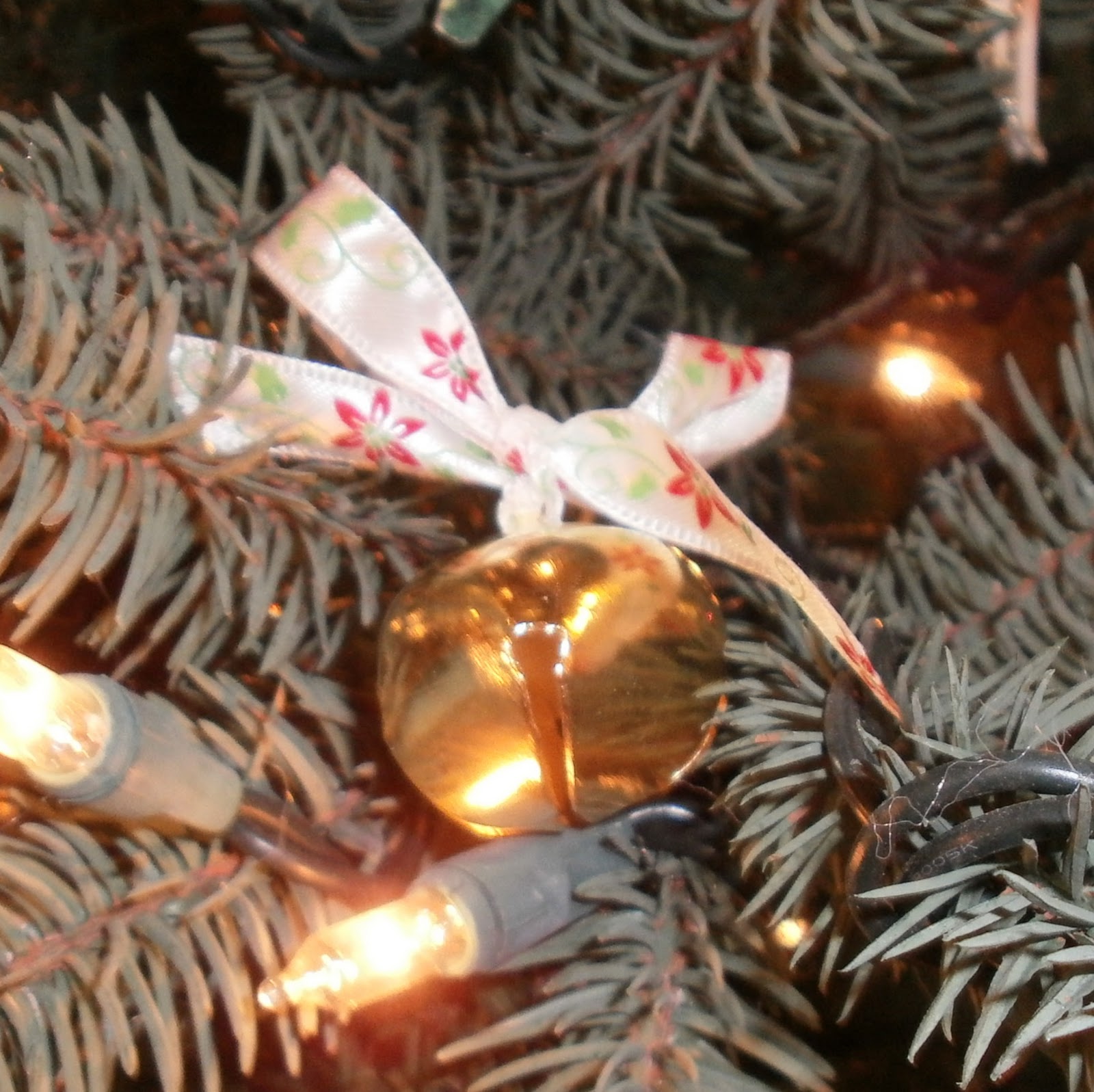 Bell Outlet Blog DIY Christmas Ornaments with Jingle Bells