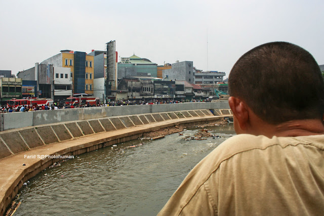 foto kampung pulo, foto human interest, penggusuran pemukiman, street fotografi foto kampung pulo, foto human interest, penggusuran pemukiman, street fotografi