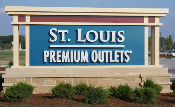 St. Louis Premium Outlets Opens to Huge Crowds - Economy of Style