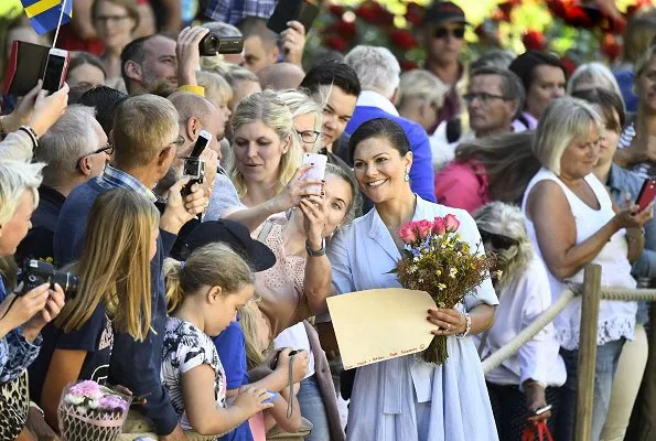 Crown Princess Victoria's dress is designed by Camilla Thulin and it is made especially for her. Victoria wore H & M sandals. Queen Silvia, Princess Estelle