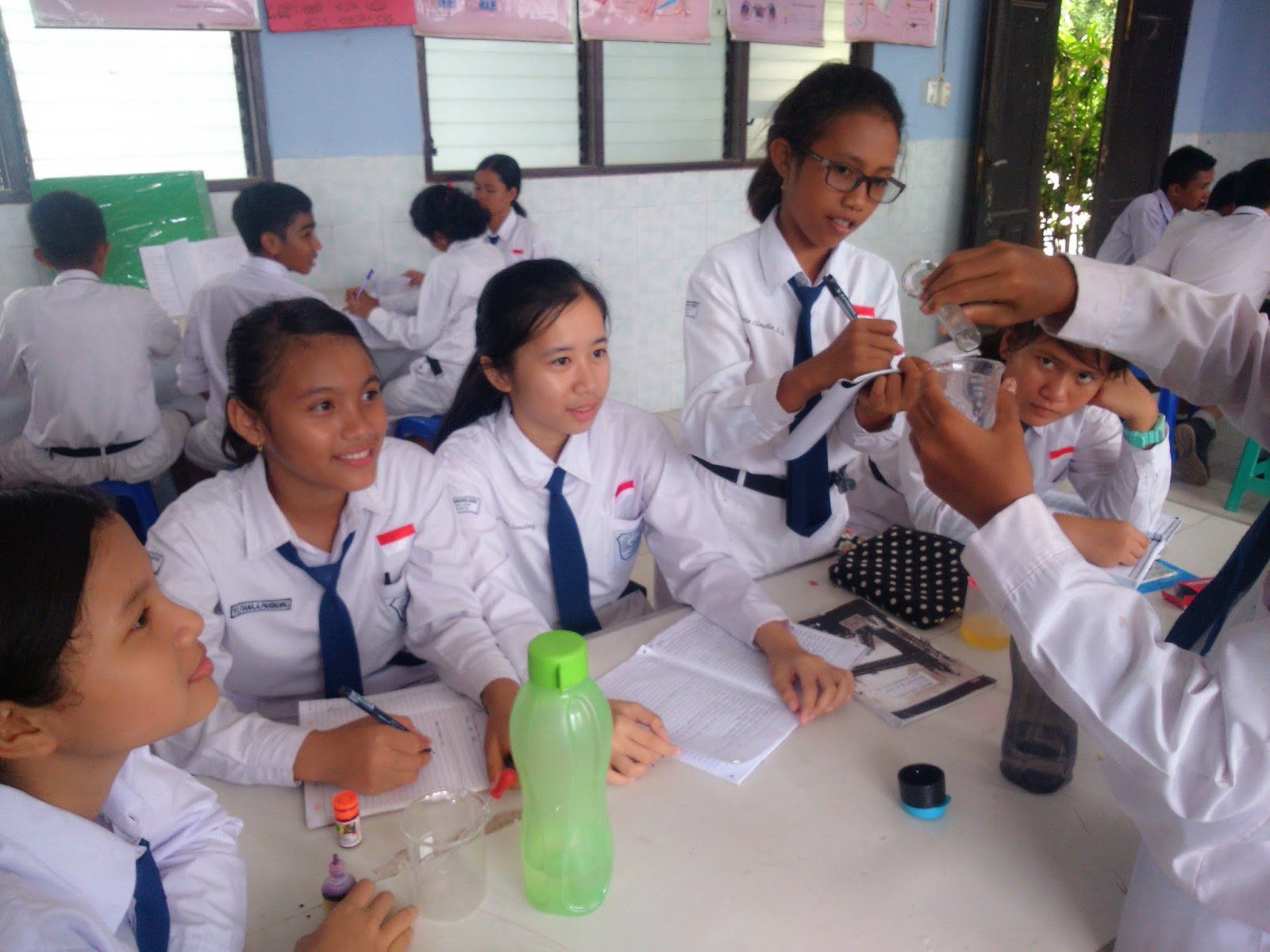 Menelaah Dan Merevisi Teks Rekaman Percobaan Membuat Es